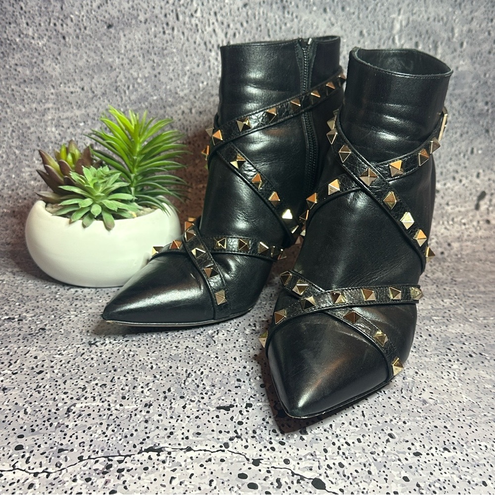 Valentino Garavani Black Rockstud Ankle Boots in rare size 37.5 (Fits US 7) - Picture 6 of 12
